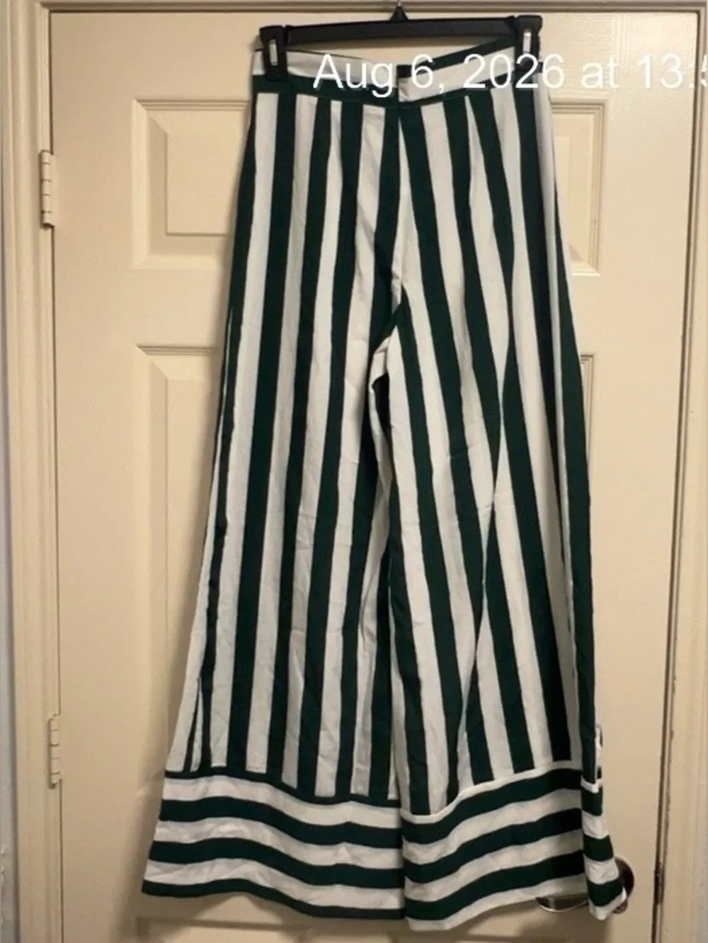 Boohoo Dark Green & White Vertical Stripe Wide-Leg Pants (Bin 5-030)